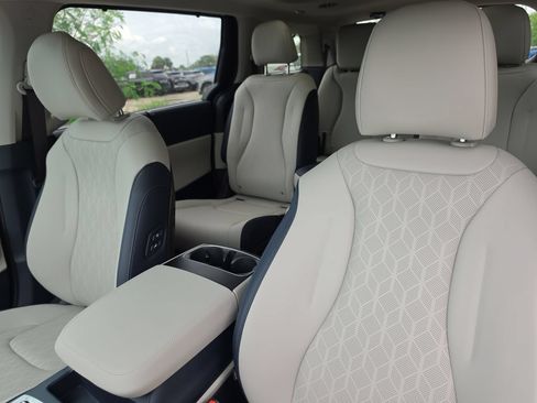 New 2026 Kia Carnival SX FWD image 23