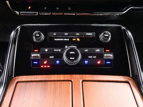 Used 2019 Lincoln Navigator L Reserve image 39