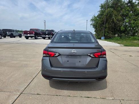 Used 2024 Nissan Versa SR FWD image 7