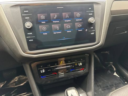 Used 2023 Volkswagen Tiguan SE w/ Panoramic Sunroof Package FWD image 64