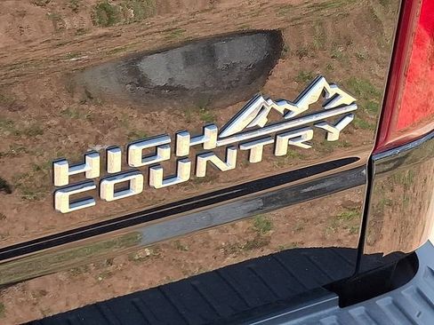 Used 2024 Chevrolet Silverado 1500 High Country w/ Technology Package AWD/4WD image 18