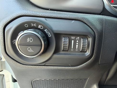 Used 2021 Jeep Gladiator Sport image 17