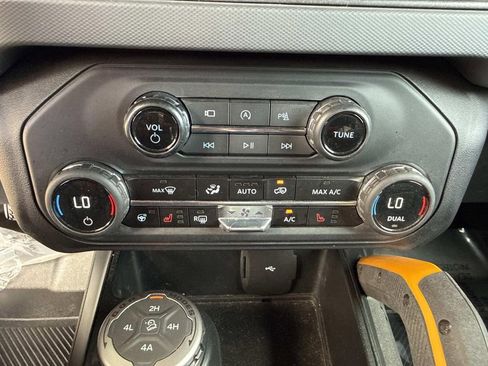 Used 2024 Ford Bronco Badlands w/ Sasquatch Package image 32