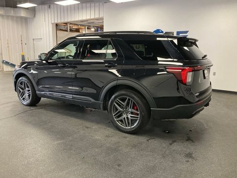 Used 2025 Ford Explorer ST-Line w/ ST-Line Street Pack AWD/4WD image 7