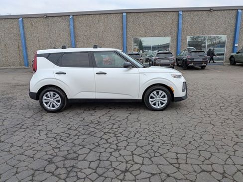 Used 2021 Kia Soul LX image 4