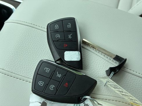 Used 2024 GMC Acadia Denali FWD image 33