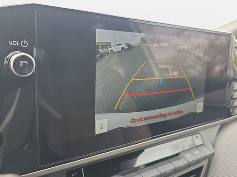 Used 2025 Toyota Camry SE w/ Multimedia Upgrade Package image 22