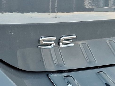 Certified 2022 Volkswagen Taos SE image 38