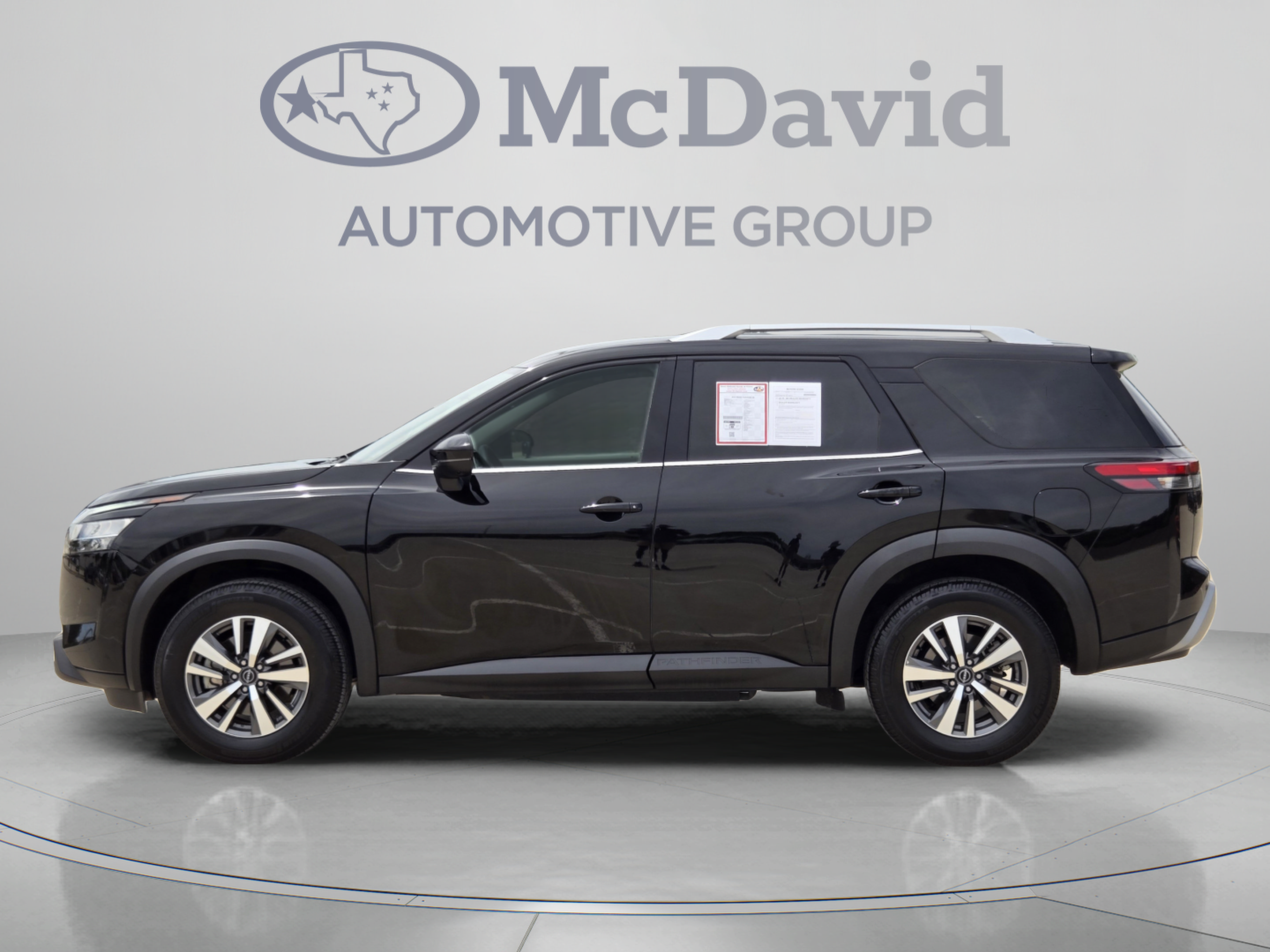 Used 2024 Nissan Pathfinder SL AWD/4WD image 2
