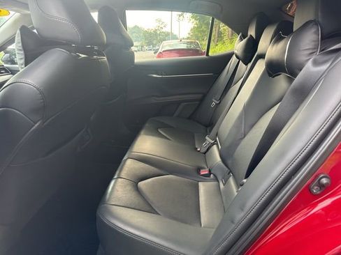 Used 2022 Toyota Camry XLE image 18