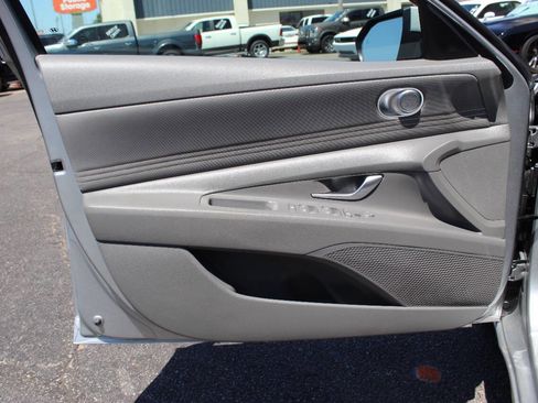 Used 2023 Hyundai Elantra SEL w/ Convenience Package image 8