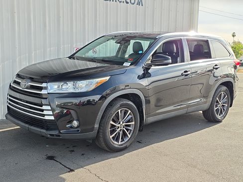Used 2019 Toyota Highlander XLE AWD/4WD image 3