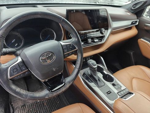Used 2021 Toyota Highlander Platinum image 9