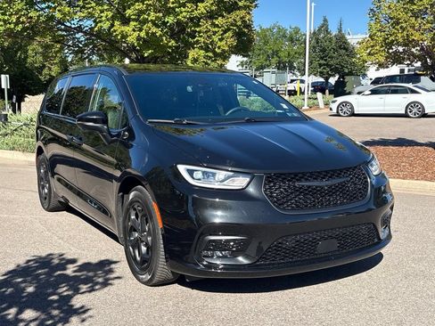 Used 2023 Chrysler Pacifica Touring-L w/ S Appearance Package FWD image 7