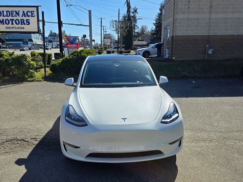 Used 2022 Tesla Model Y Long Range image 2