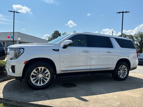 Used 2021 GMC Yukon XL SLT w/ SLT Premium Package RWD image 2