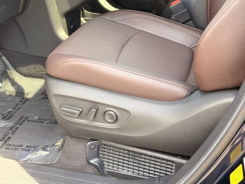 Used 2024 Toyota Sienna Platinum FWD image 26