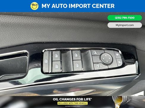Used 2025 Nissan Pathfinder SL AWD/4WD image 11