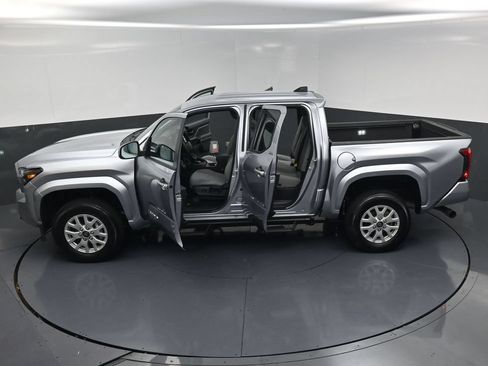 Used 2025 Toyota Tacoma SR5 RWD image 28