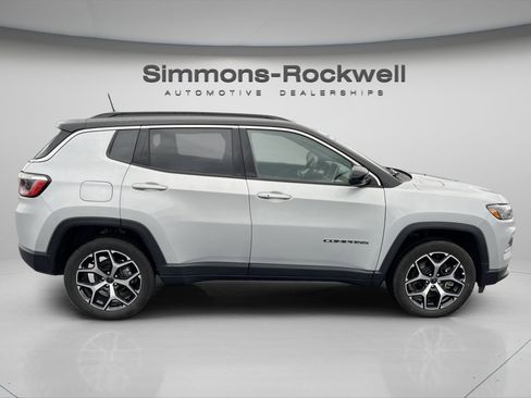 Used 2025 Jeep Compass Limited AWD/4WD image 8