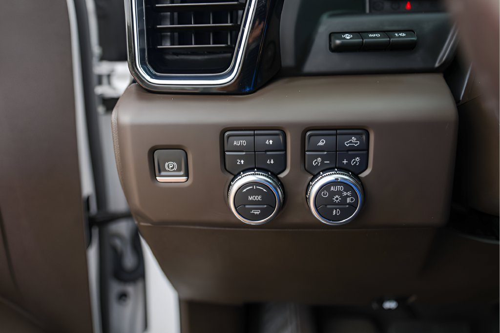 Used 2024 GMC Sierra 1500 Denali AWD/4WD image 14