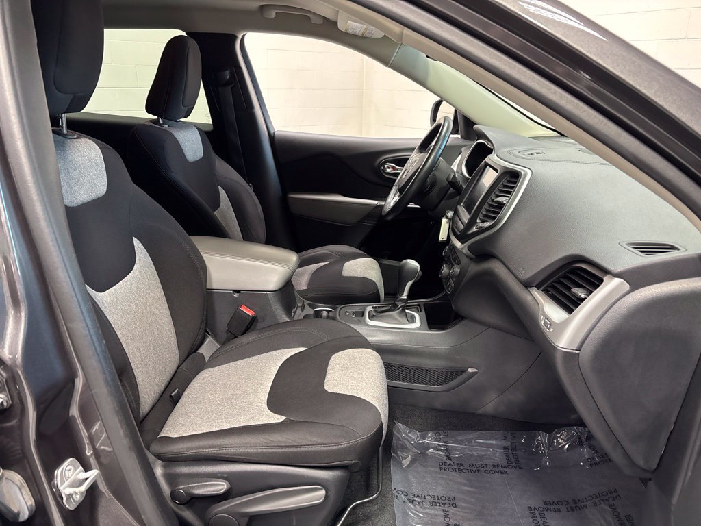 Used 2014 Jeep Cherokee Latitude w/ Cold Weather Group FWD image 10