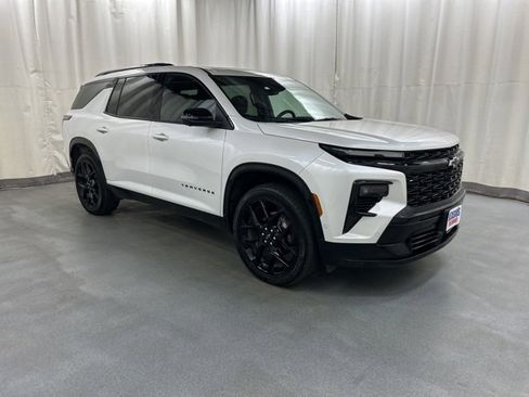 Used 2025 Chevrolet Traverse RS image 1