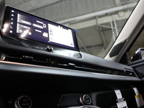 New 2025 Mitsubishi Outlander SE image 12