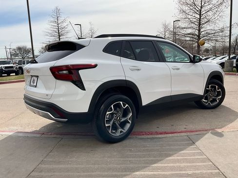 Used 2025 Chevrolet Trax LT image 6