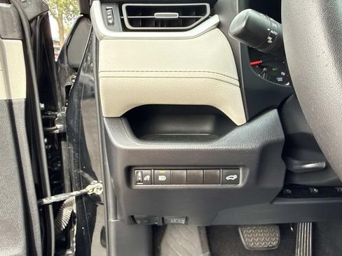 Used 2021 Toyota RAV4 XLE Premium FWD image 33