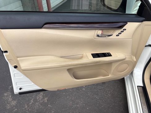 Used 2013 Lexus ES 350 Base 4dr Sedan w/ Premium Pkg image 11