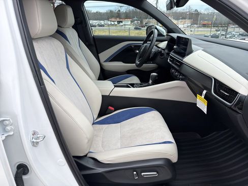 Certified 2025 Acura ADX A-Spec image 33