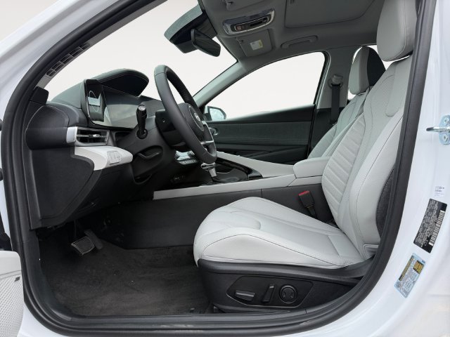 Used 2025 Hyundai Elantra Limited FWD image 9