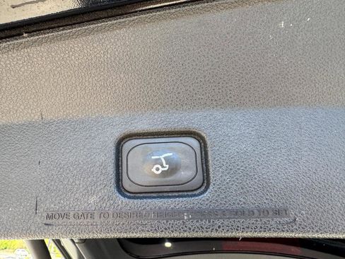 Used 2016 Ford Explorer Limited image 33