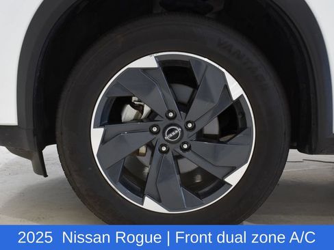 Used 2025 Nissan Rogue SV AWD/4WD image 6