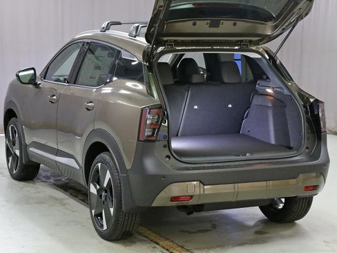 New 2026 Nissan Kicks SR image 13