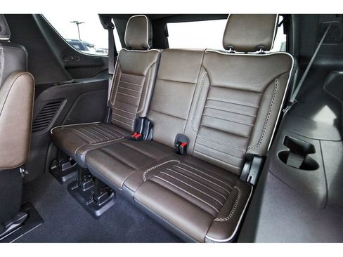 Used 2025 GMC Yukon Denali Ultimate AWD/4WD image 13
