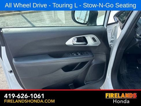 Used 2023 Chrysler Pacifica Touring-L w/ S Appearance Package AWD/4WD image 11