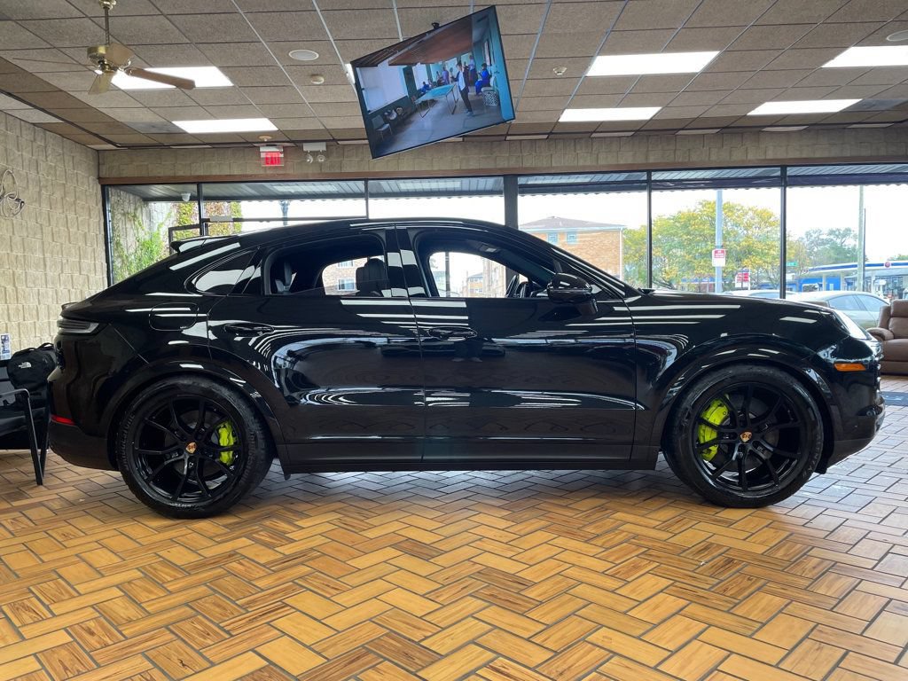 Used 2025 Porsche Cayenne S AWD/4WD image 10