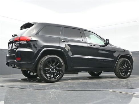 Used 2019 Jeep Grand Cherokee Altitude image 26