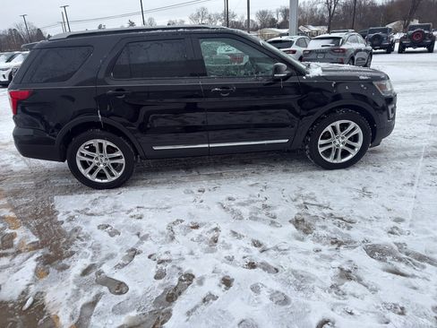 Used 2016 Ford Explorer XLT w/ Equipment Group 202A image 6