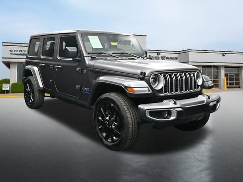 Used 2025 Jeep Wrangler Unlimited Sahara w/ Safety Group AWD/4WD image 7