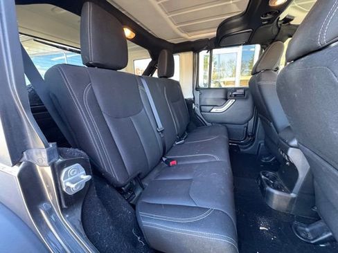 Used 2017 Jeep Wrangler Unlimited Rubicon w/ Cold Weather Group image 14