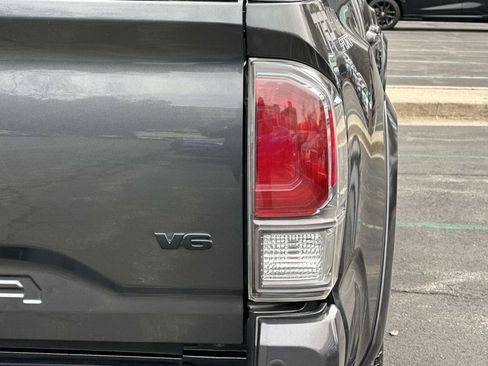 Used 2020 Toyota Tacoma SR5 image 9