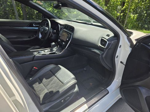Used 2023 Nissan Maxima SR w/ Sport Mat Group FWD image 22