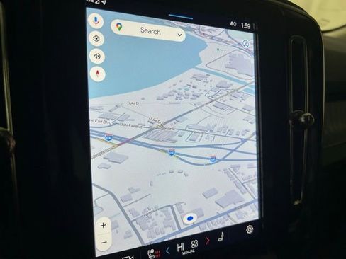 Used 2025 Volvo XC40 B5 Core image 18