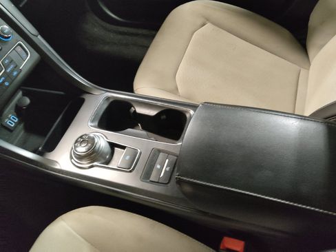 Used 2020 Ford Fusion SE w/ Equipment Group 151A FWD image 26