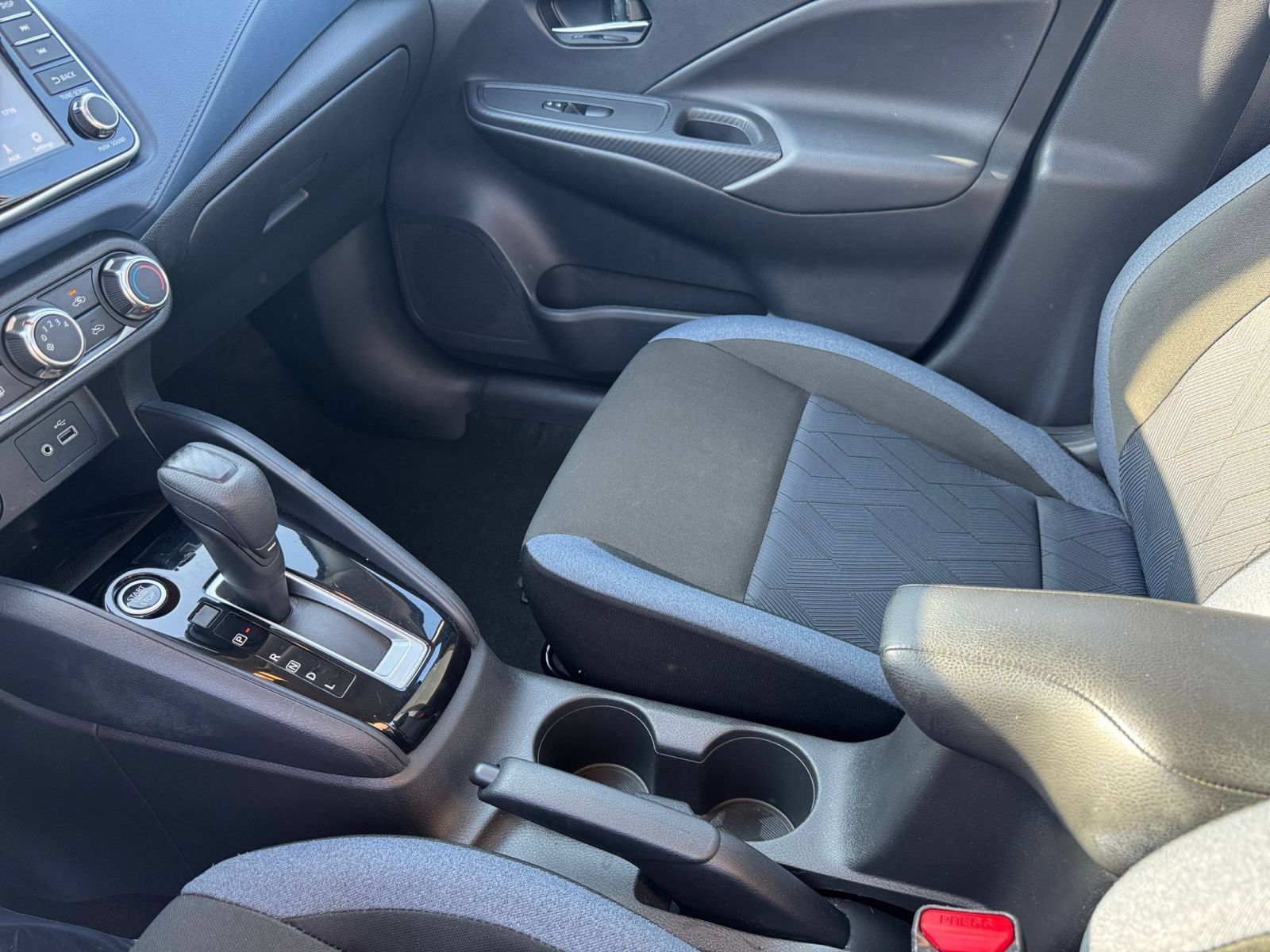 Used 2025 Nissan Versa SV FWD image 38