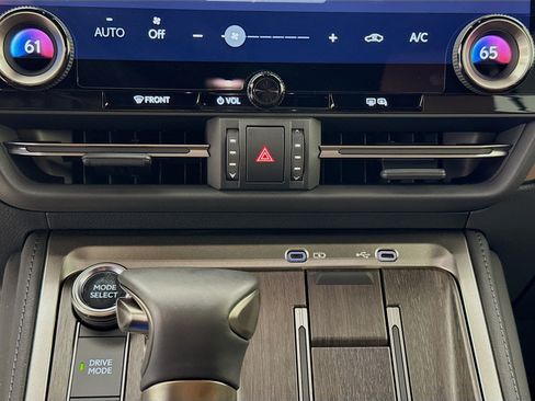 Used 2025 Lexus GX 550 w/ Cold Area Package AWD/4WD image 16