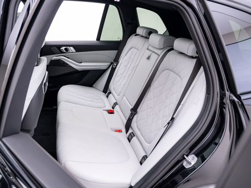 Certified 2026 BMW X5 M60i AWD/4WD image 18